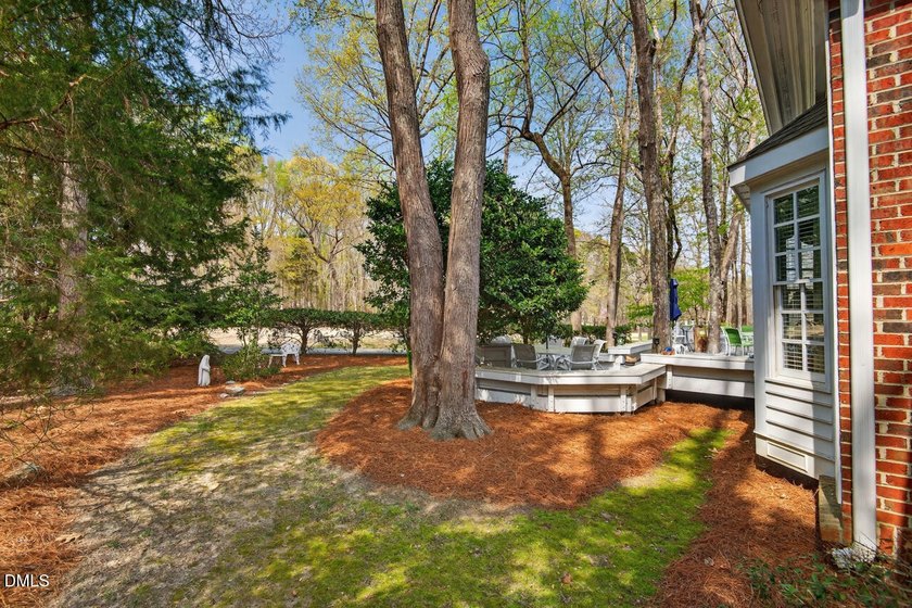 Welcome to this beautifully updated and meticulously maintained - photo 36