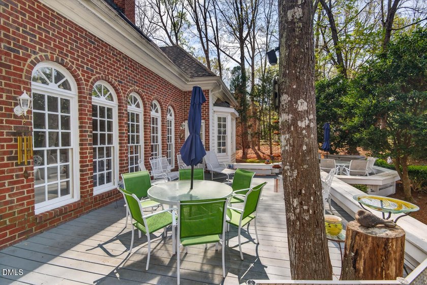 Welcome to this beautifully updated and meticulously maintained - photo 38