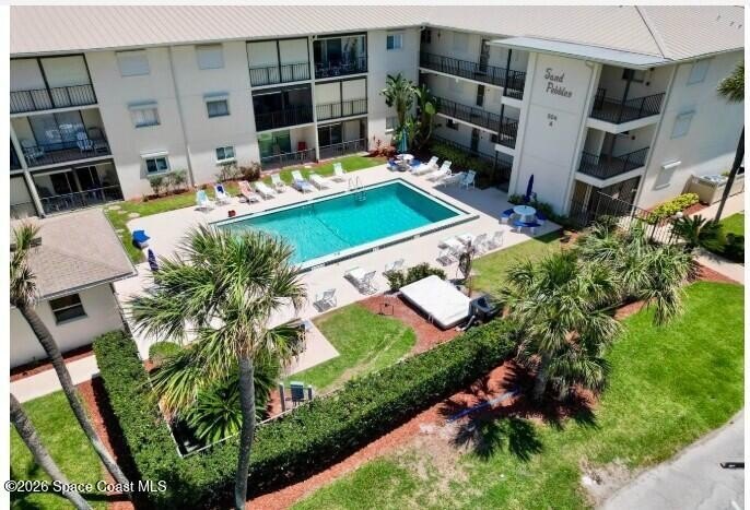 Live the coastal dream in this beautifully updated ground floor - photo 2