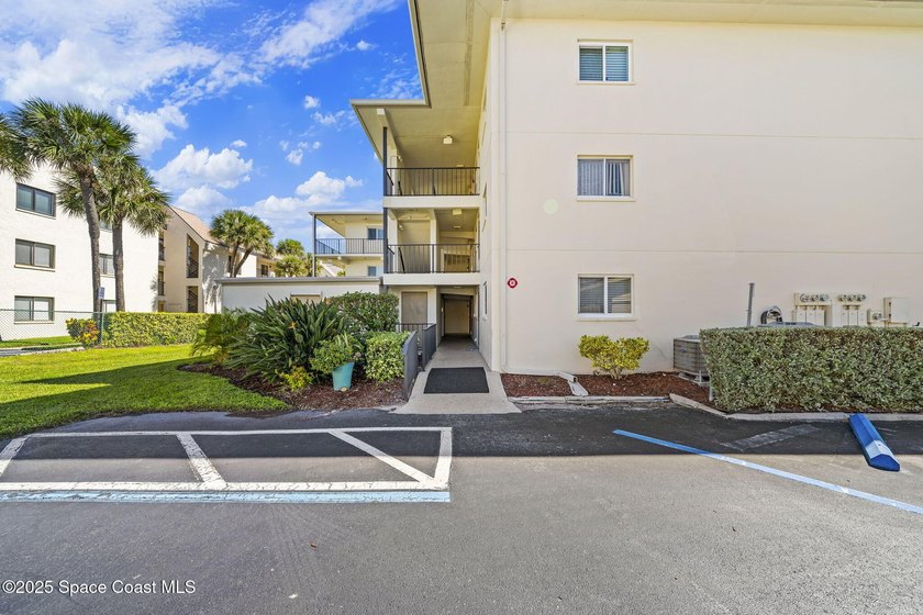 Live the coastal dream in this beautifully updated ground floor - photo 6