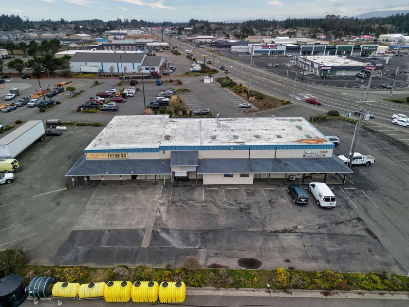 Back up offers welcome! Prime commercial property on the Highway - photo 3