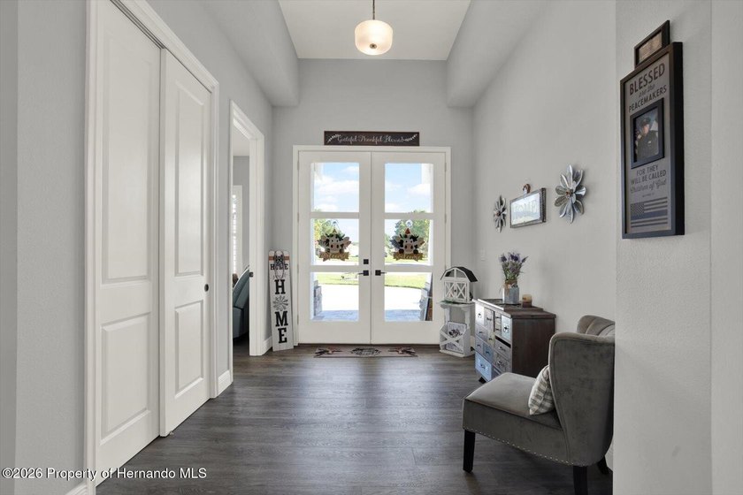 Experience luxury living in the gated GlenLakes Golf &amp; Country - photo 2