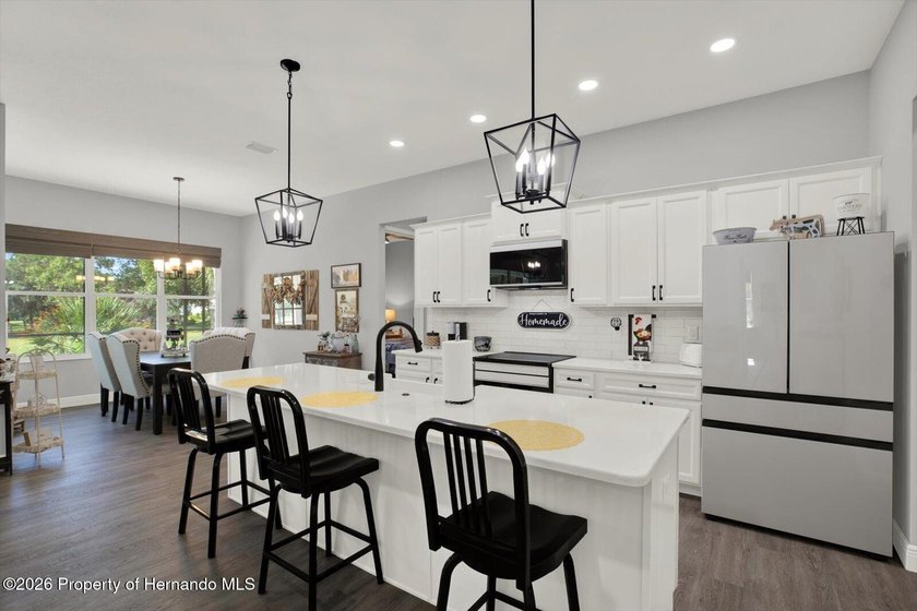 Experience luxury living in the gated GlenLakes Golf &amp; Country - photo 3