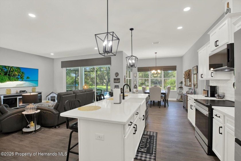 Experience luxury living in the gated GlenLakes Golf &amp; Country - photo 4