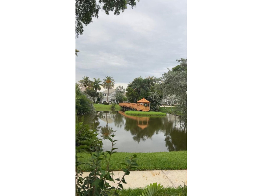 Welcome to this exceptional 4-bedroom, 3.5-bathroom residence in - photo 11