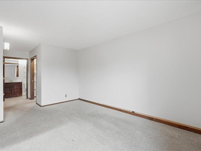 Move in ready 2 bedroom, 2 bath condo in desirable Edina - photo 12