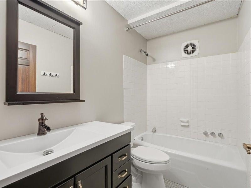 Move in ready 2 bedroom, 2 bath condo in desirable Edina - photo 13