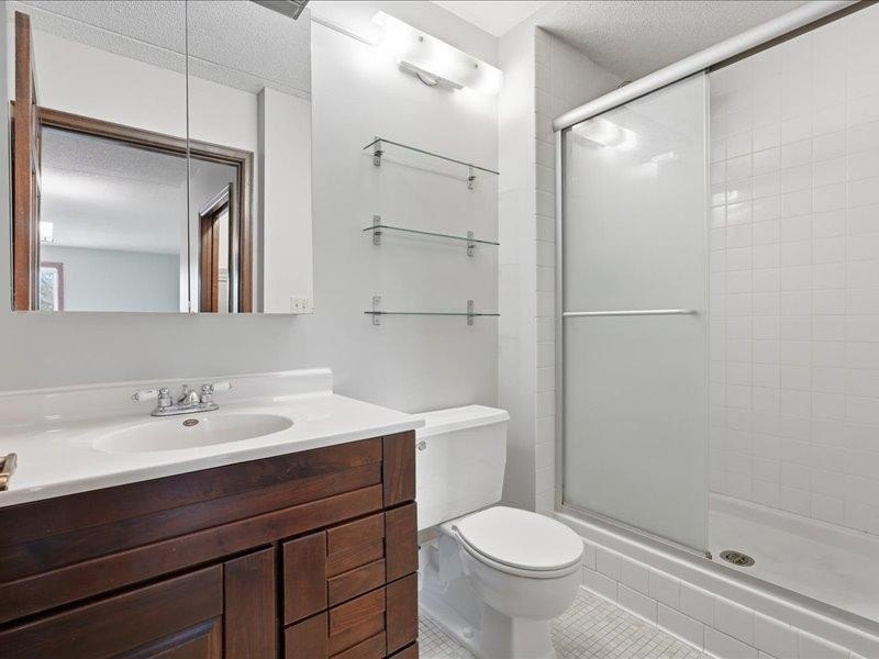 Move in ready 2 bedroom, 2 bath condo in desirable Edina - photo 14