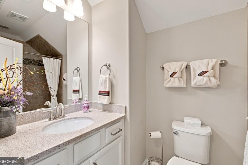Welcome home to this immaculate, craftsman-style ranch home in - photo 31