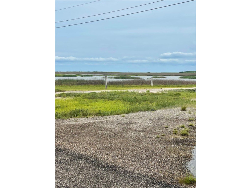 Exceptional chance to acquire a beautiful coastal property with - photo 2