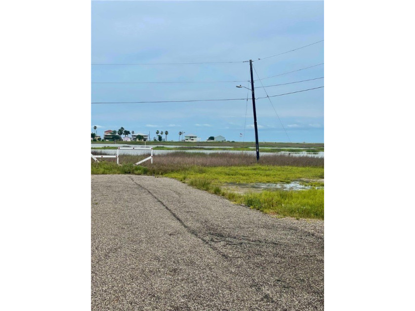 Exceptional chance to acquire a beautiful coastal property with - photo 3