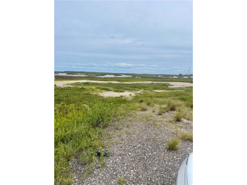 Exceptional chance to acquire a beautiful coastal property with - photo 4