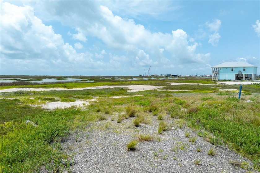Exceptional chance to acquire a beautiful coastal property with - photo 6