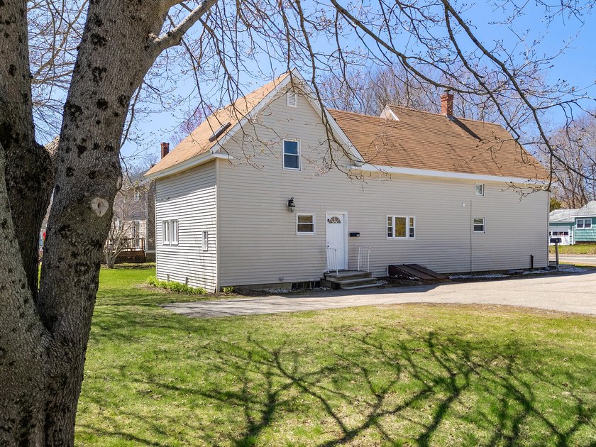 Great investment opportunity with occupancy potential--let one - photo 9