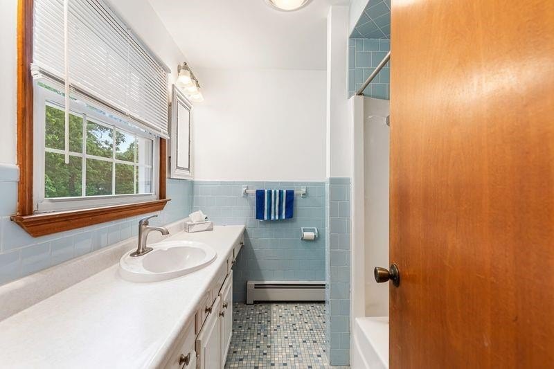 Adorable 3 Bedroom, 2.5 Bath Split-Level in South Road Estates - photo 21