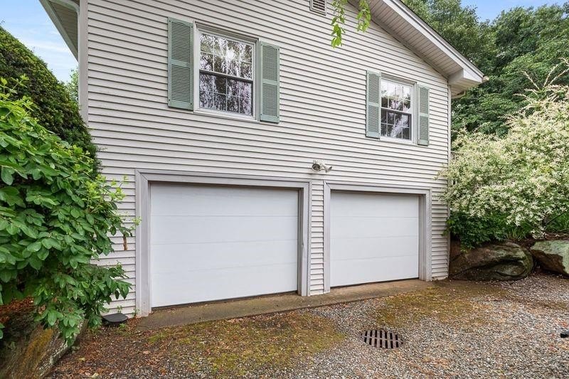 Adorable 3 Bedroom, 2.5 Bath Split-Level in South Road Estates - photo 31
