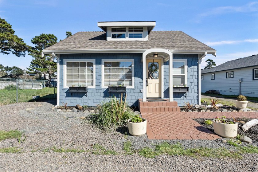 Welcome to 1905 S Pebble Beach Dr, Crescent City - an updated - photo 2