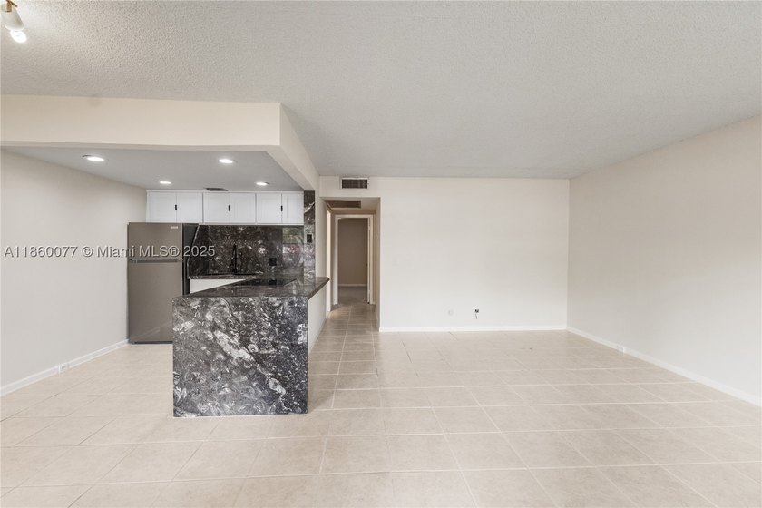 !! LOCATED ON THE FIRST FLOOR ... AND WITH GOLF COURSE VIEW - photo 5