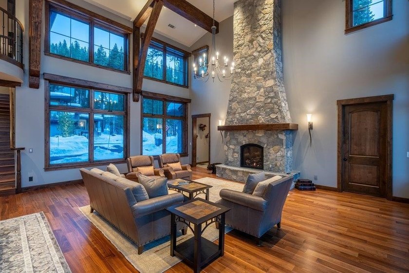 A striking blend of modern mountain architecture and refined - photo 5