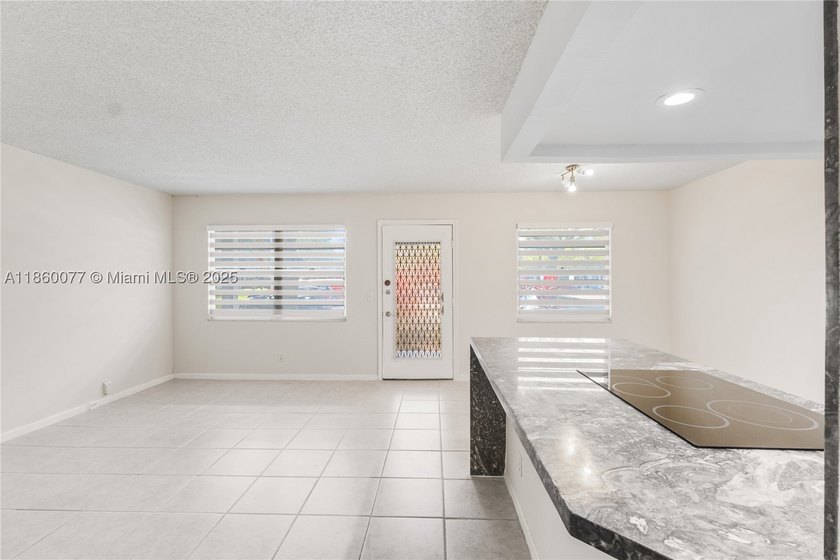 !! LOCATED ON THE FIRST FLOOR ... AND WITH GOLF COURSE VIEW - photo 6