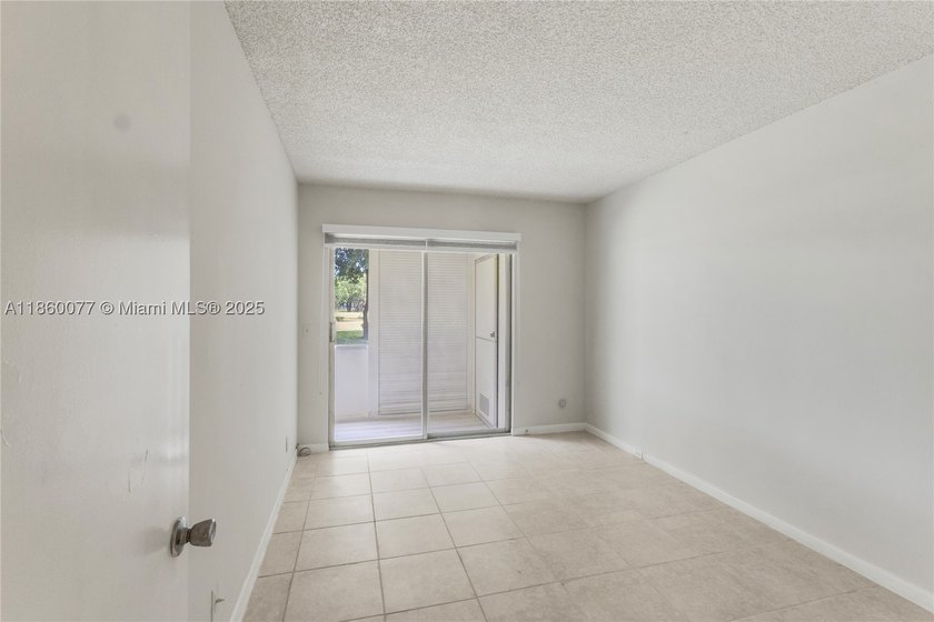!! LOCATED ON THE FIRST FLOOR ... AND WITH GOLF COURSE VIEW - photo 8