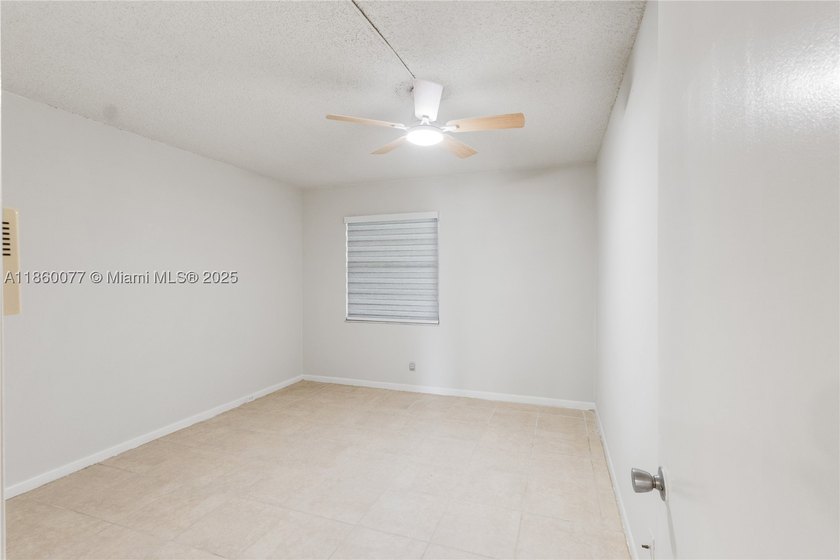 !! LOCATED ON THE FIRST FLOOR ... AND WITH GOLF COURSE VIEW - photo 10