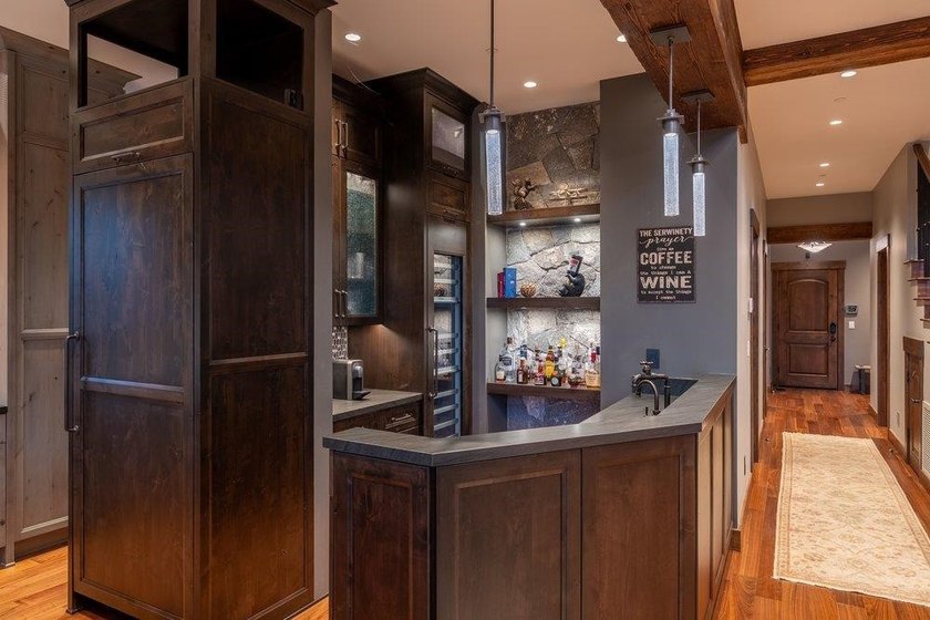 A striking blend of modern mountain architecture and refined - photo 10