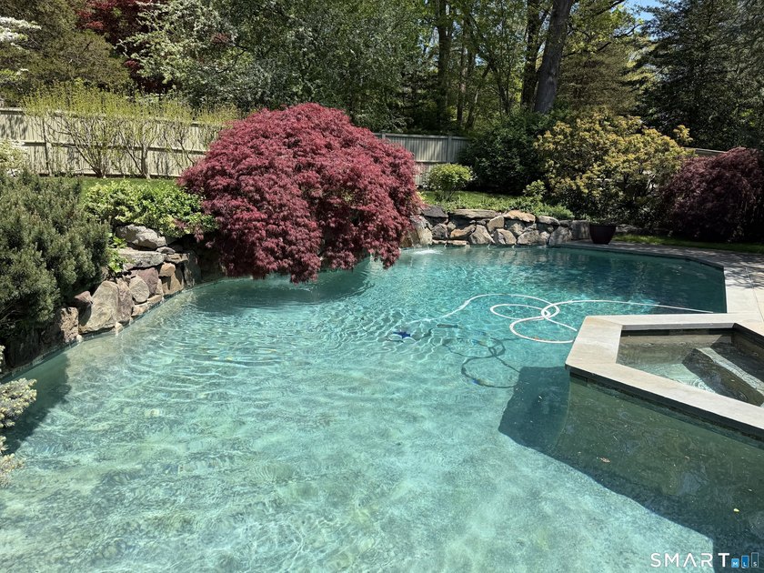 Exceptional custom-built 4 to 5 bedroom Colonial in desirable - photo 3