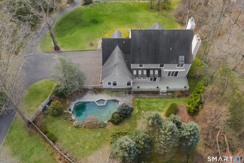 Exceptional custom-built 4 to 5 bedroom Colonial in desirable - photo 4