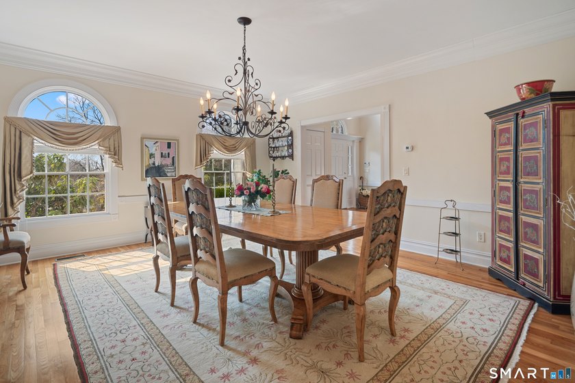 Exceptional custom-built 4 to 5 bedroom Colonial in desirable - photo 8