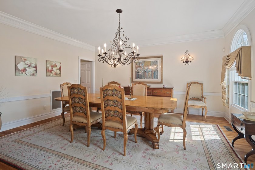Exceptional custom-built 4 to 5 bedroom Colonial in desirable - photo 9
