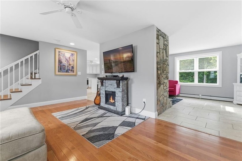BEAUTIFUL REMODLED CUSTOME CAPE STYLE HOME ON OVER A HALF ACRE - photo 13