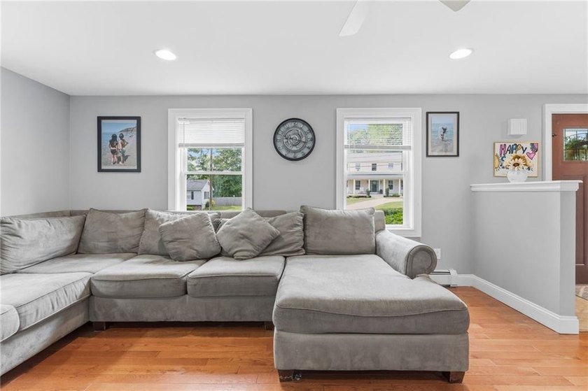 BEAUTIFUL REMODLED CUSTOME CAPE STYLE HOME ON OVER A HALF ACRE - photo 14