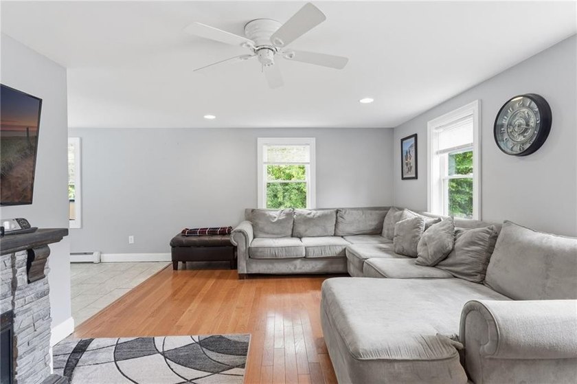 BEAUTIFUL REMODLED CUSTOME CAPE STYLE HOME ON OVER A HALF ACRE - photo 16