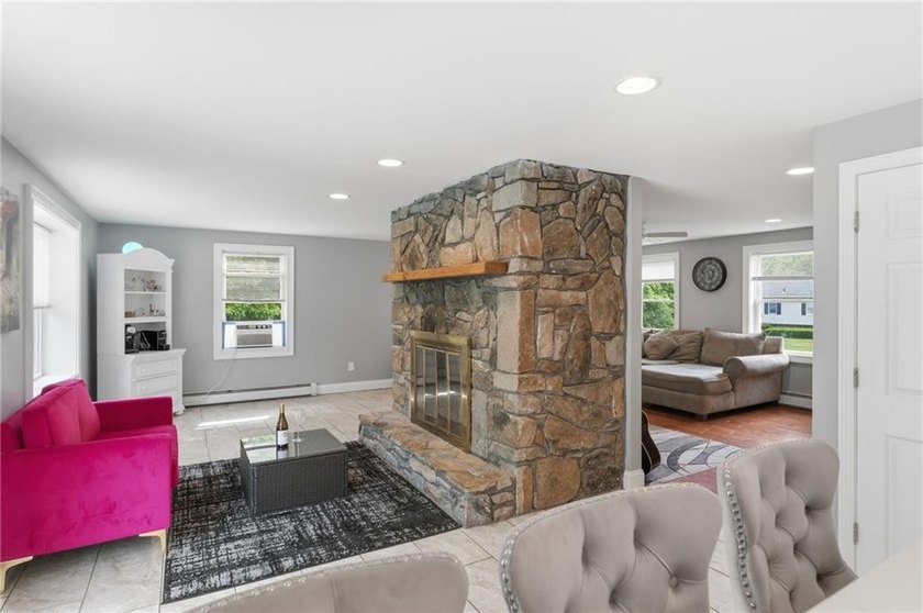 BEAUTIFUL REMODLED CUSTOME CAPE STYLE HOME ON OVER A HALF ACRE - photo 18