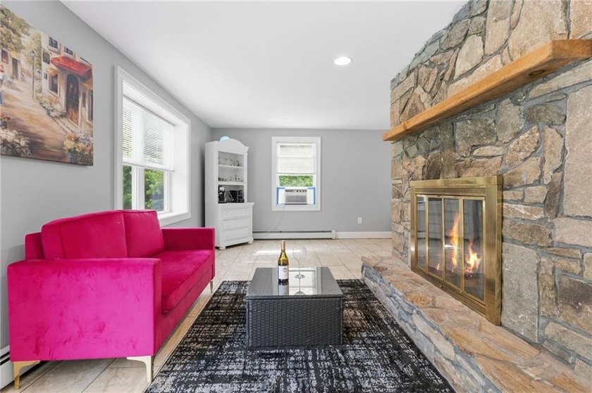 BEAUTIFUL REMODLED CUSTOME CAPE STYLE HOME ON OVER A HALF ACRE - photo 19