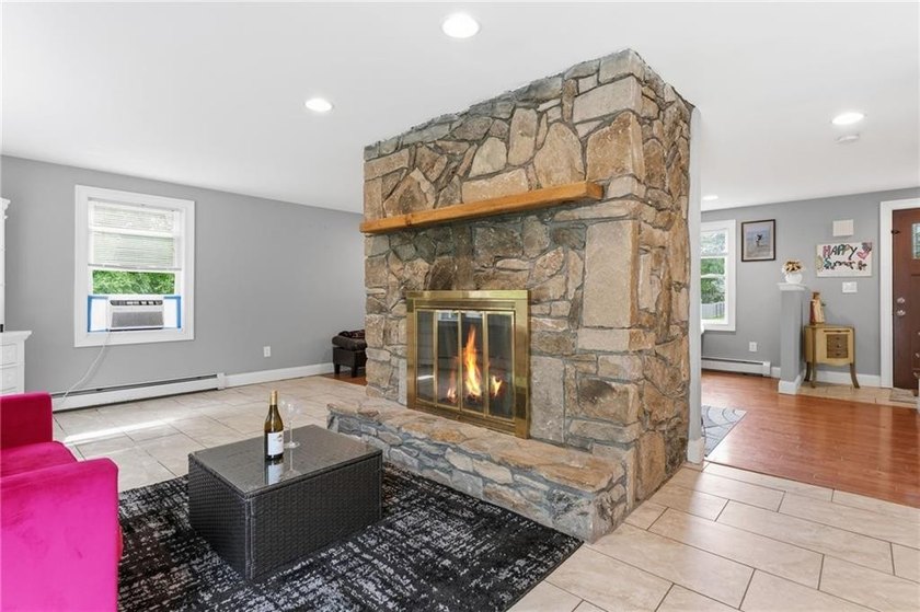 BEAUTIFUL REMODLED CUSTOME CAPE STYLE HOME ON OVER A HALF ACRE - photo 20