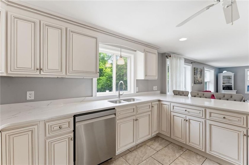 BEAUTIFUL REMODLED CUSTOME CAPE STYLE HOME ON OVER A HALF ACRE - photo 25