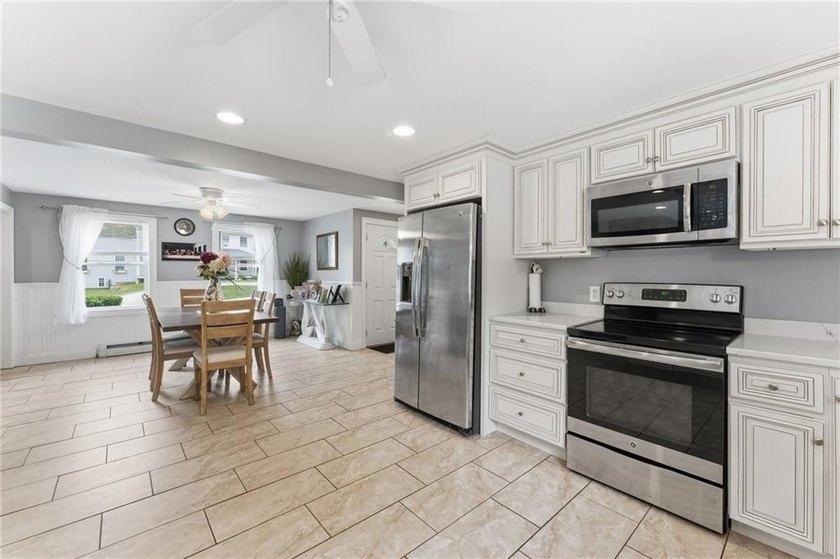 BEAUTIFUL REMODLED CUSTOME CAPE STYLE HOME ON OVER A HALF ACRE - photo 27