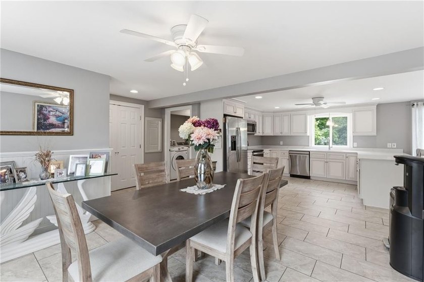 BEAUTIFUL REMODLED CUSTOME CAPE STYLE HOME ON OVER A HALF ACRE - photo 28
