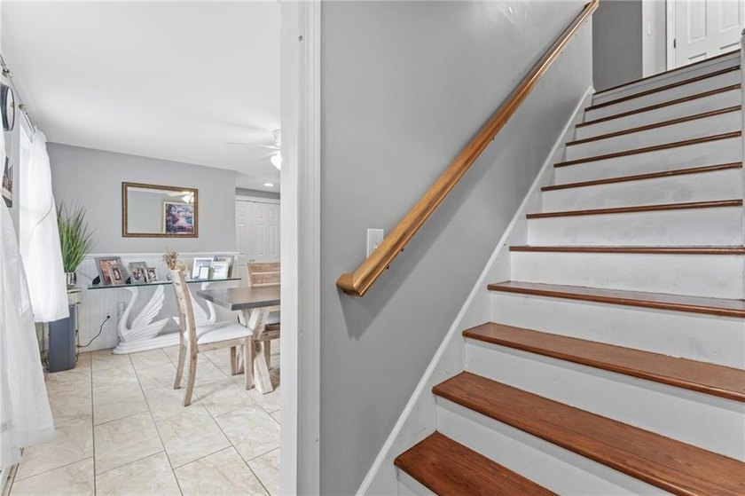 BEAUTIFUL REMODLED CUSTOME CAPE STYLE HOME ON OVER A HALF ACRE - photo 32