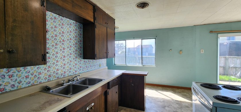 This 4-bedroom, 2-bath home located on a small cul-de-sac offers - photo 8