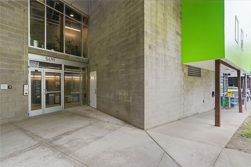Stunning 2 story condo Nestled in the Heart of Pittsburgh's - photo 5