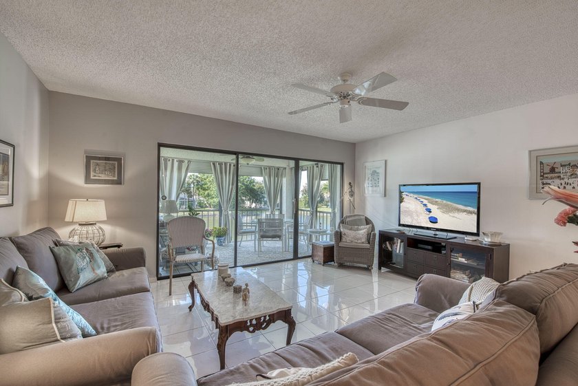 Welcome to this thoughtfully updated home on the second floor - photo 6