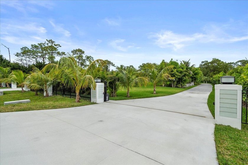 This beautiful home built in 2022 then massively upgraded in - photo 3
