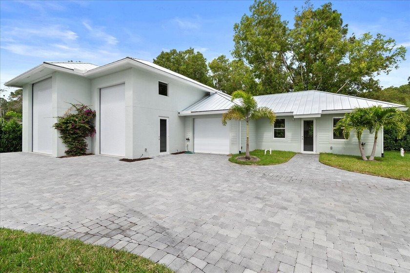 This beautiful home built in 2022 then massively upgraded in - photo 10