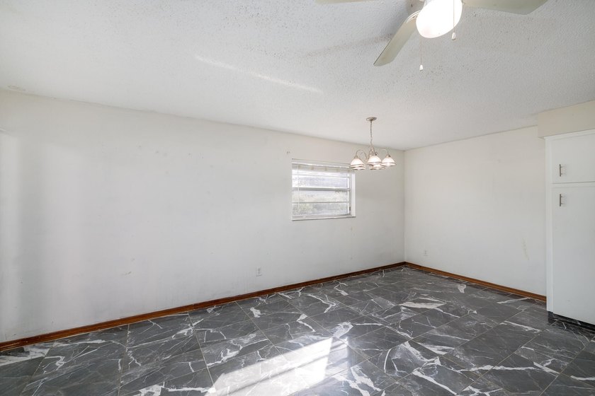 Beautiful three-bedroom, two bath home located in a charming - photo 12
