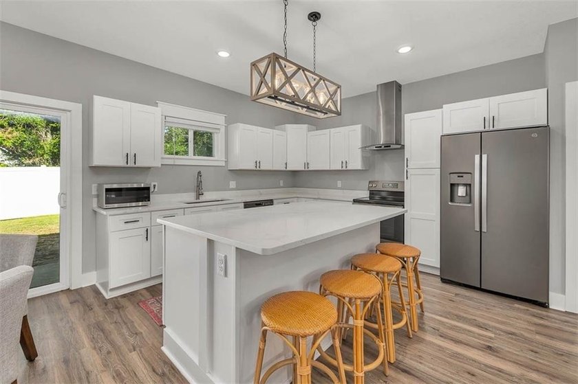 BIG LOT, beautifully designed 3BR/2BA home in the sought-after - photo 3