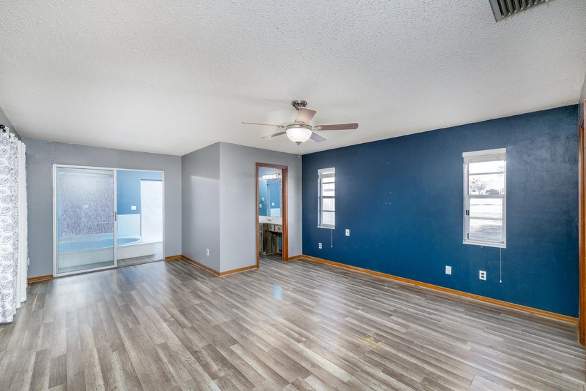 Beautiful three-bedroom, two bath home located in a charming - photo 14