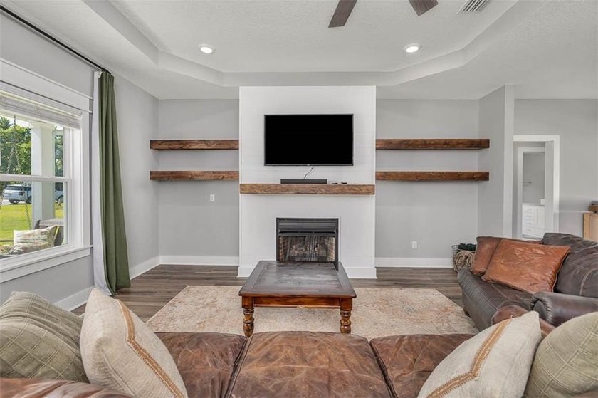 BIG LOT, beautifully designed 3BR/2BA home in the sought-after - photo 5
